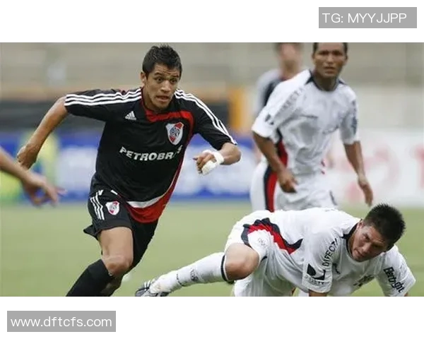 当今足球巨星崛起与影响力分析：梅西、C罗与新一代天才的较量